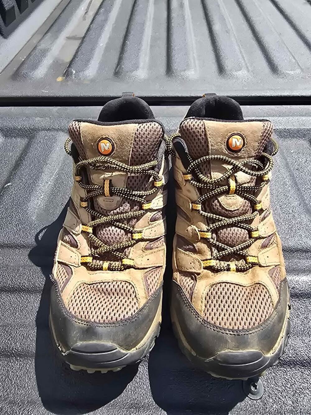 Merrell Moab 2 Hiking Shoes Men’s Size 11 Brown Tan Vibram Trail Outdoor